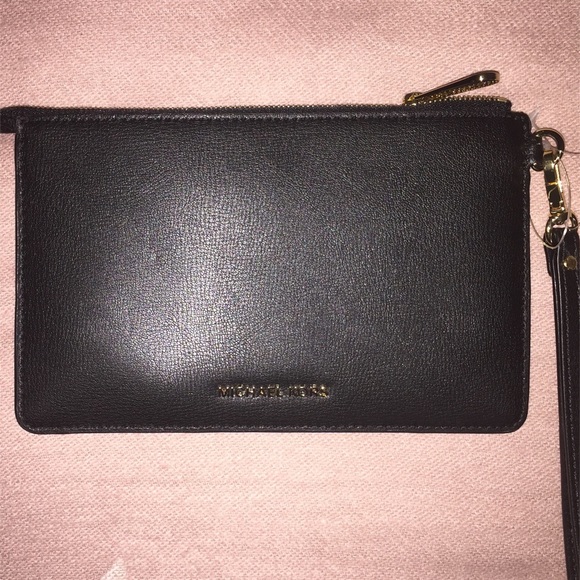 MICHAEL KORS STUDDED LEATHER WRISTLET - Picture 3 of 5